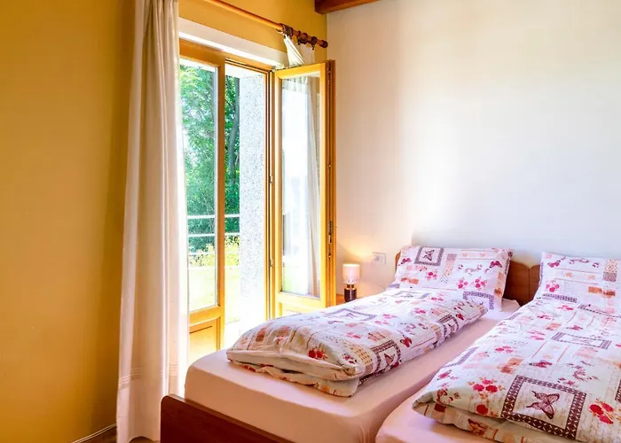 Lo Scoiattolo By Interhome